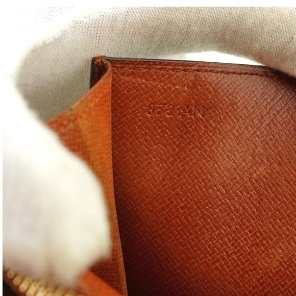 LOUIS VUITTON WALLET - Picture 2 of 16